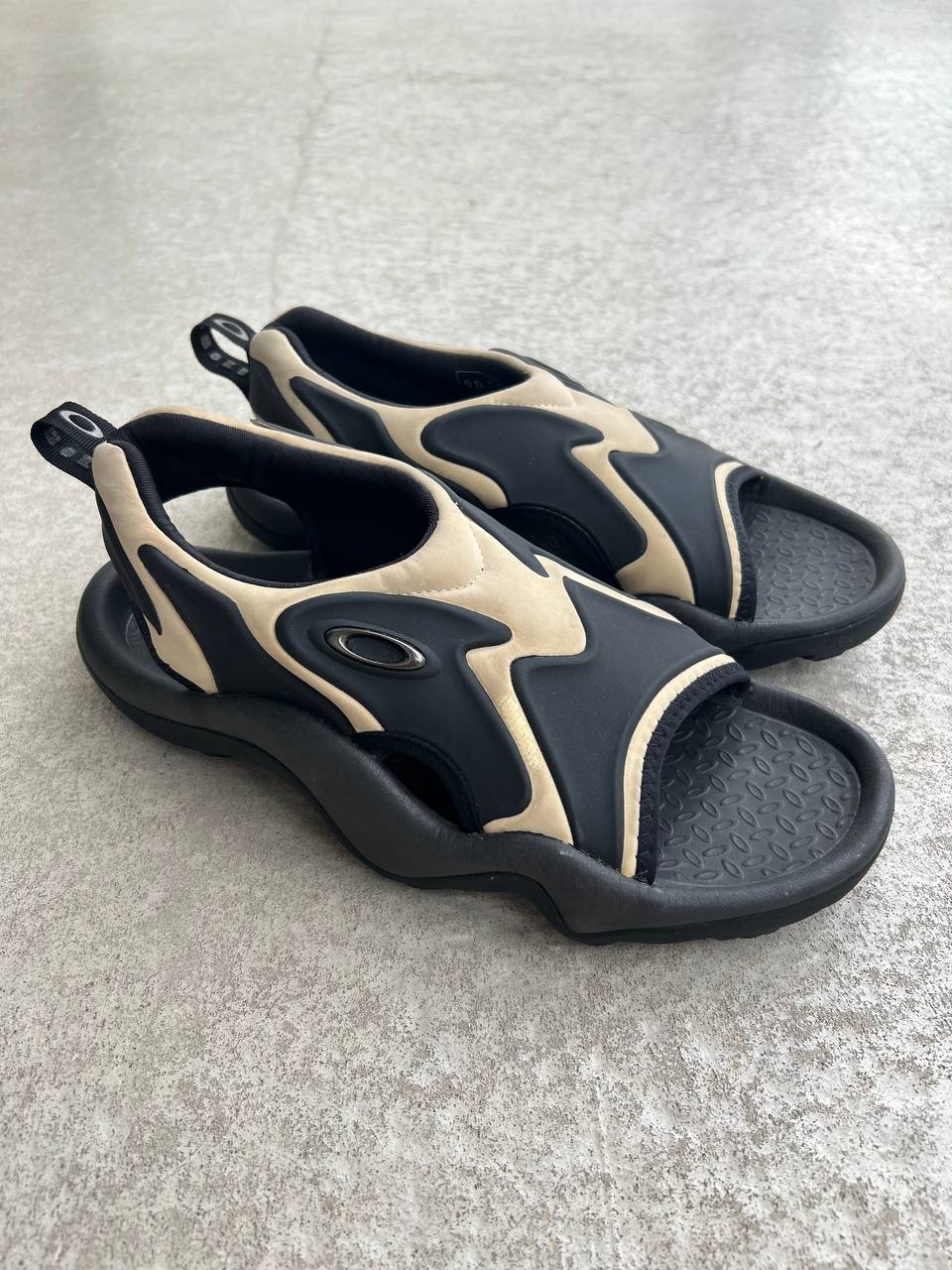 OAKLEY SMOKE SANDALS