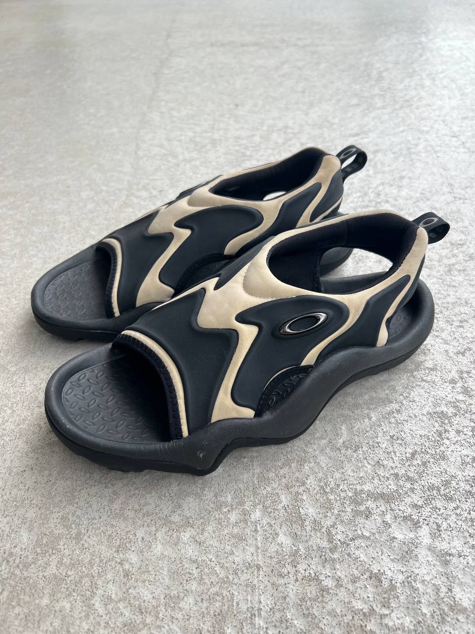 OAKLEY SMOKE SANDALS